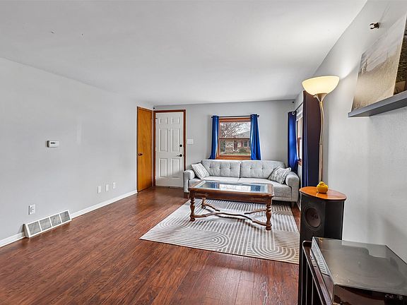 5th image of 4038 52nd St