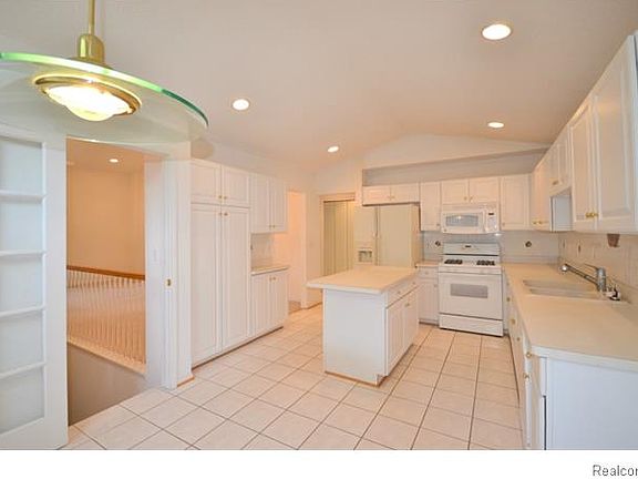 5th image of 35695 Lone Pine Ln #1