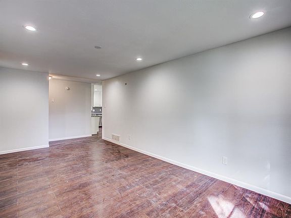 5th image of 601 Sanders Dr