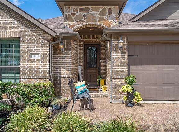 4th image of 1105 River Oak Ln