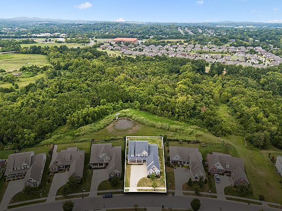 3rd image of 3231 Bradfield Dr