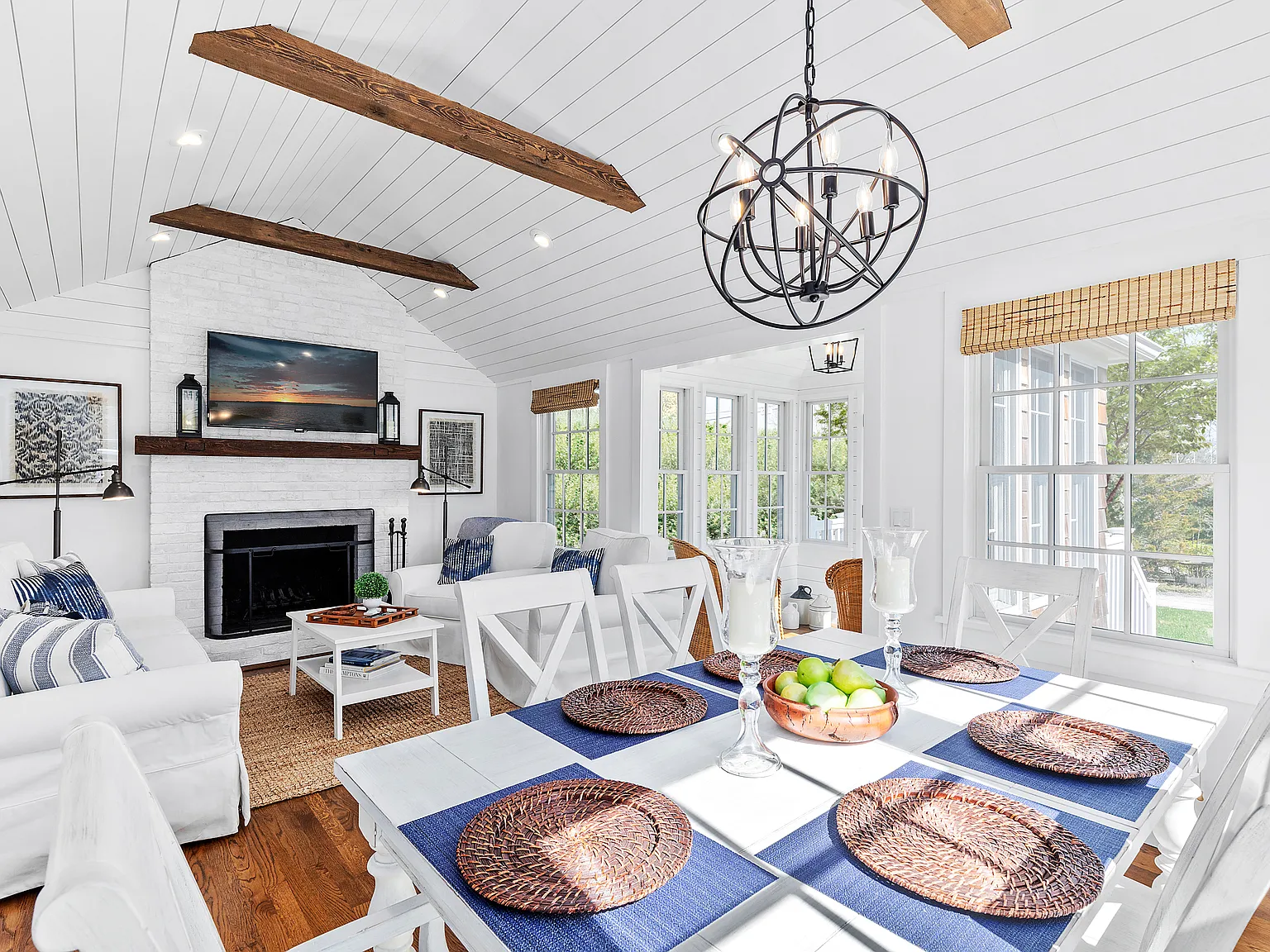 Chic Coastal Beach Cottage — Photo 4