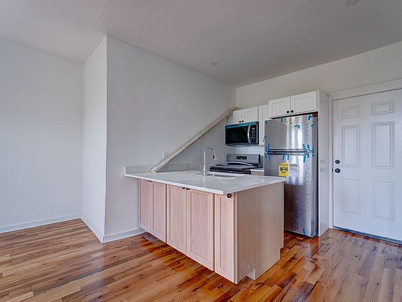 4th image of 522 Elm St APT 7
