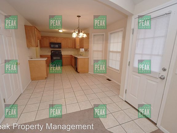 5th image of 921 N Evergreen Ave