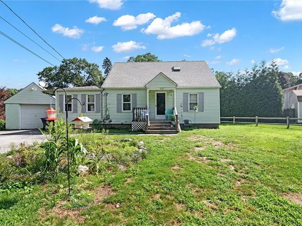 512 Commonwealth Ave, Warwick, RI 02886