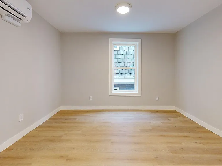 273 Maverick St #7 — Photo 4