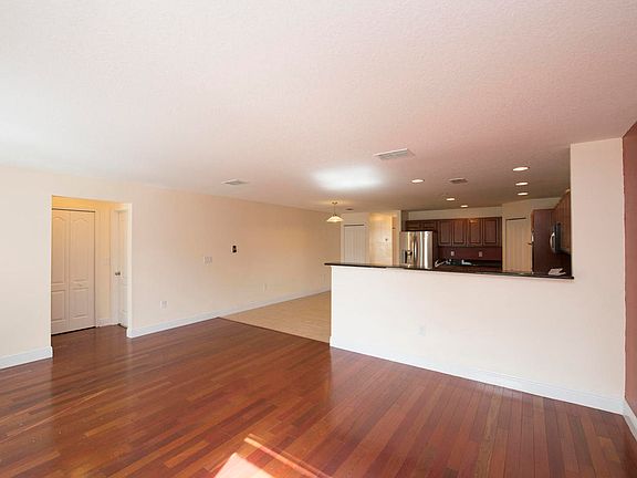 5th image of 220 NW Bayshore Blvd