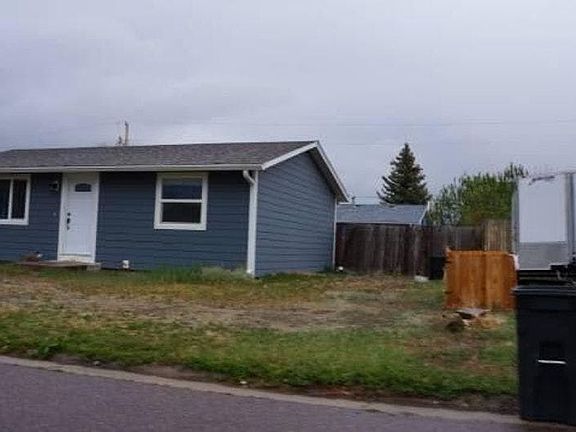 3rd image of 260 Dahlia St