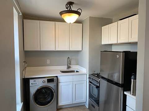 3rd image of 238 E 111th St #6AE