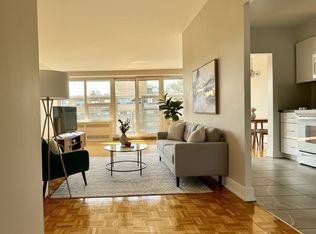 10 Shallmar Blvd #501, Toronto, ON M5N 1J4