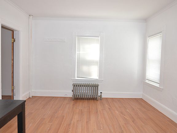5th image of 86 Safford St #1