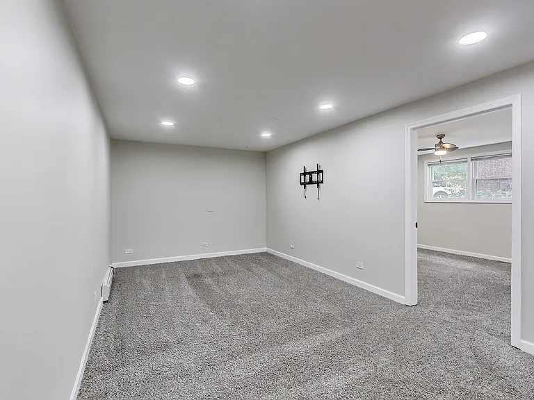 1086 N Northwest Hwy #G — Photo 3