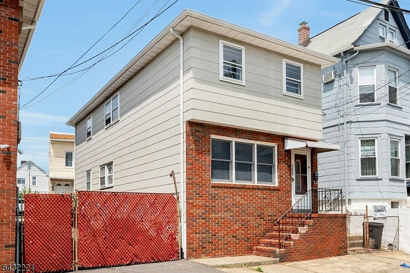1st image of 183 Devon St