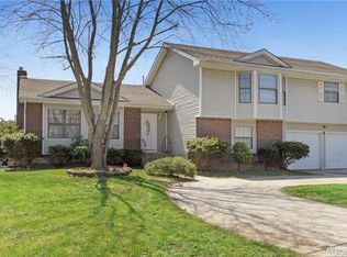 33 Pine Gate, East Patchogue, NY 11772