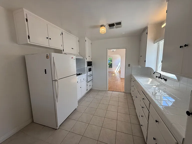 115 Irene St — Photo 4