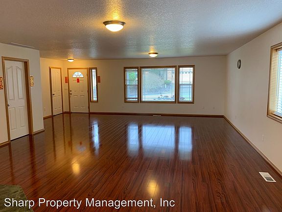 3rd image of 1315 Ashland St