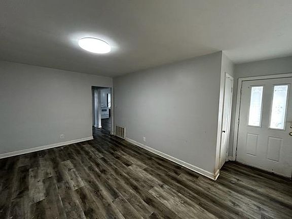 2nd image of 1329 Earl Ave