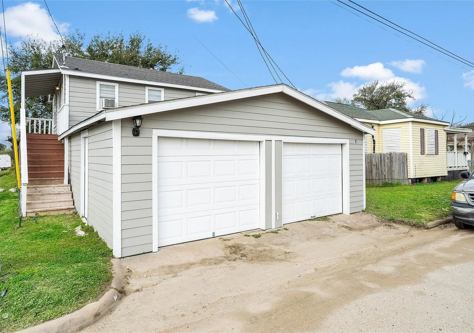 Lovely 2 Bedroom 2 Bath Duplex — Photo 1
