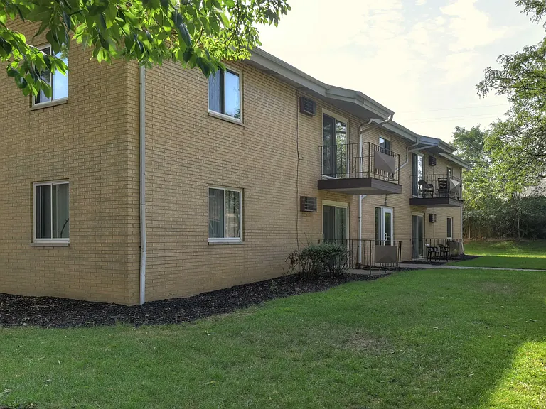 Euclid Apartments — Photo 32