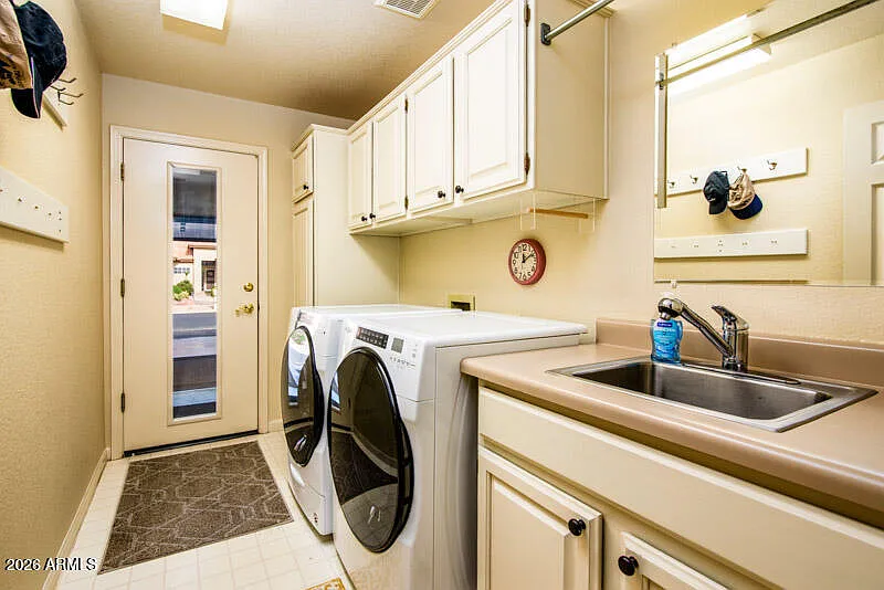 2 bed, 2.5 bath, 2668 sqft, $3,000 — Photo 4