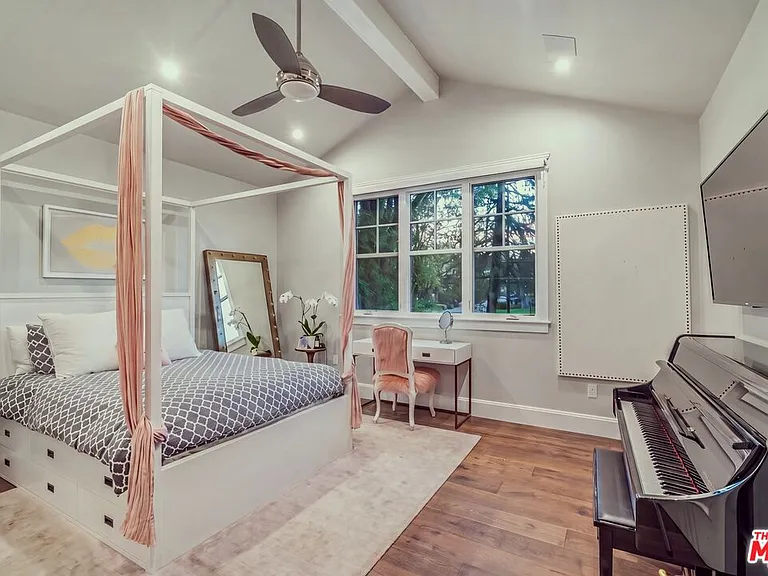 4800 Zelzah Ave — Photo 40