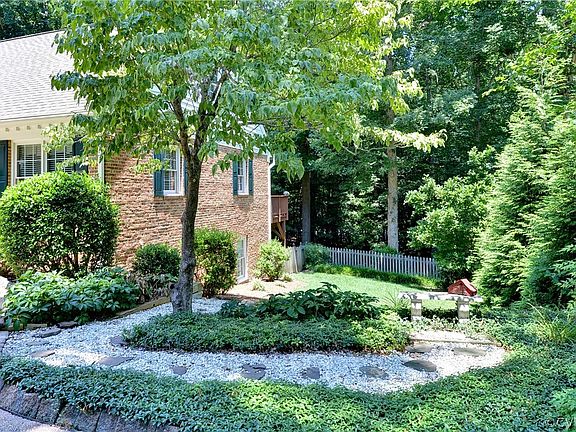 2nd image of 110 Clarendon Ct