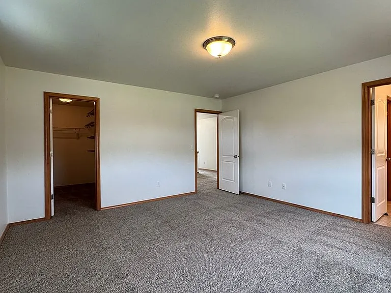 2210 N Clearview Dr — Photo 24