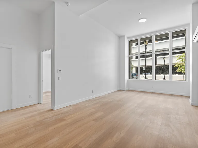 1 Lyon Place — Photo 37