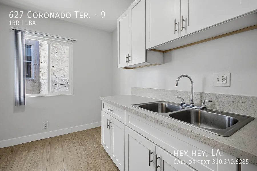 Modern One Bed + One Bath | Silverlake | Parking Available — Photo 4