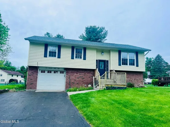 138 Springhollow Drive, Cohoes, NY 12047
