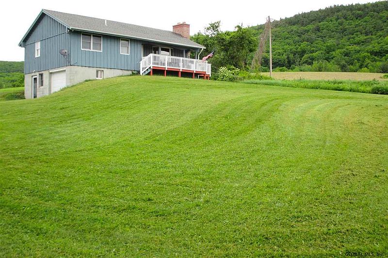 3rd image of 134 FARMVIEW Lane