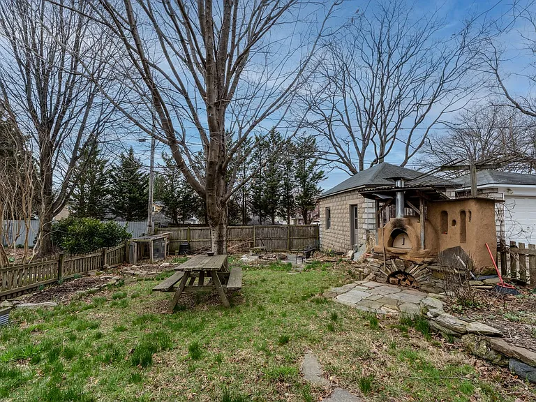 2911 Shirey Ave — Photo 36