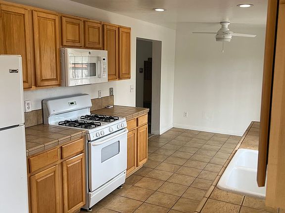 5th image of 3821 Edna Pl