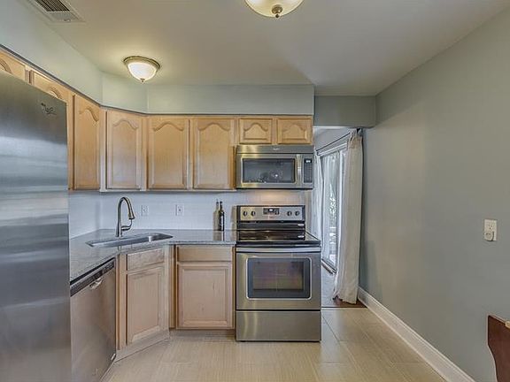 4th image of 1467 Grove Circle Ct
