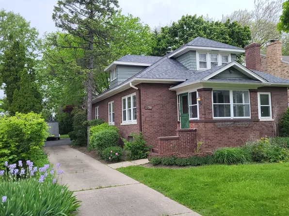 1720 Chapel Ct, Northbrook, IL 60062