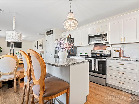5th image of 506 S 11th St