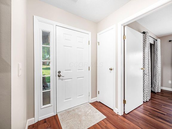 3rd image of 5821 Locbury Ln