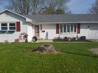 512 Ohio Ave, Windsor, IL 61957