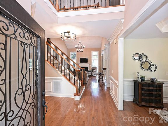 3rd image of 4533 Fox Ridge Ln