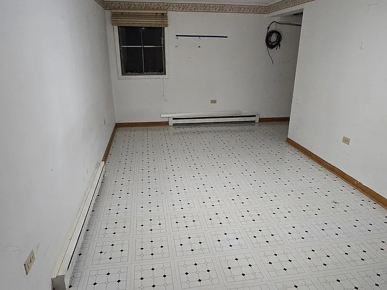 805 Bishop Ct — Photo 10