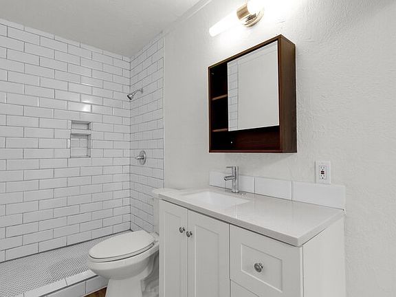 4th image of 2334 W Morten Ave #A
