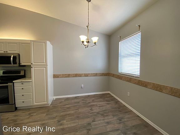 4th image of 377 Robin Hood Cir Unit 201