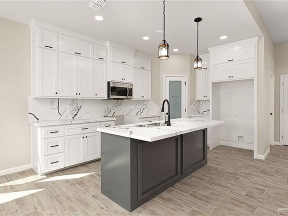 5th image of 2025 Black Hills St