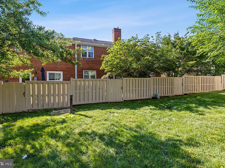 2512 N Dearing St — Photo 34