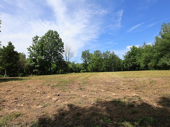 2nd image of 5 Poplar Ridge Ln