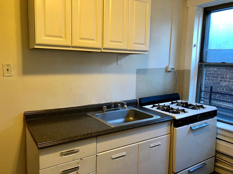 2nd image of 208 Bidwell Ave #2