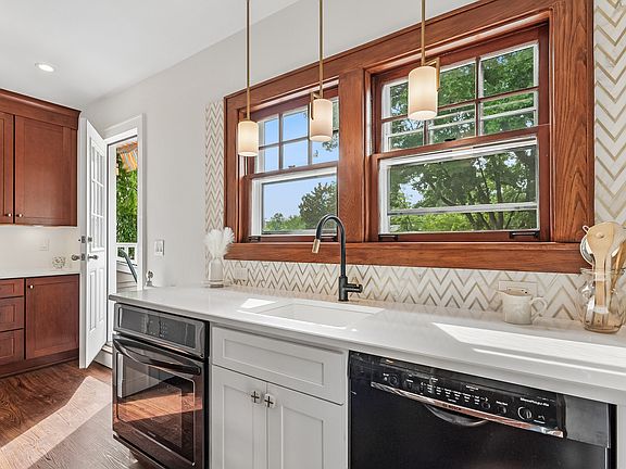 3rd image of 11 Brookwood Dr #4