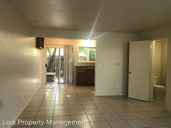 5th image of 328 E Elm St APT 5