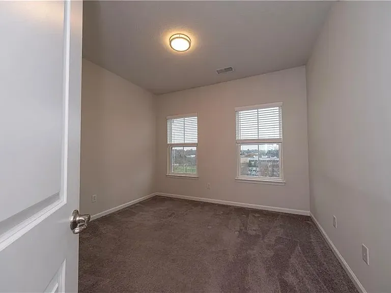 504 Florida Blvd — Photo 17
