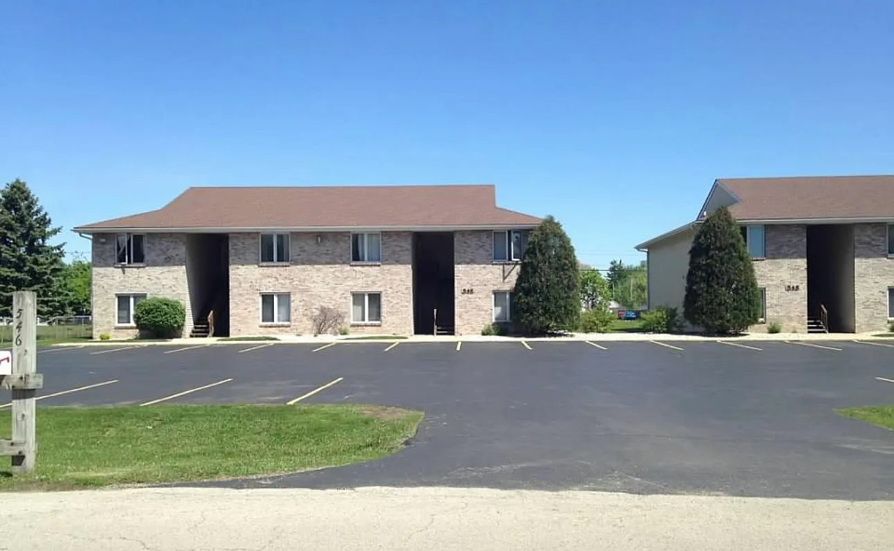 1 bed, 734 sqft, $1,100 — Photo 1
